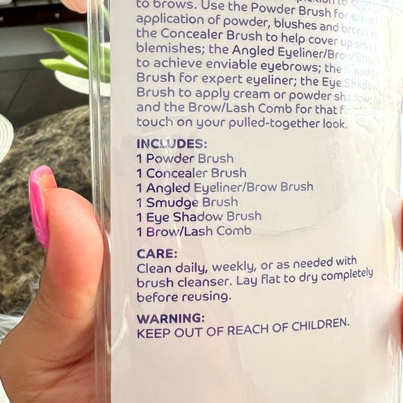 One+Other Face and Eye Brush Set - Picture 6 of 7